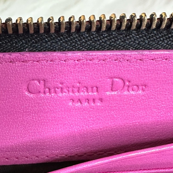 💯Authentic Dior Black Embossed Wallet🍀 - Picture 10 of 15